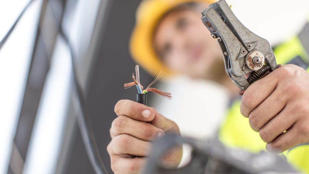 Demontage und elektrische Reparatur der Klimaanlage