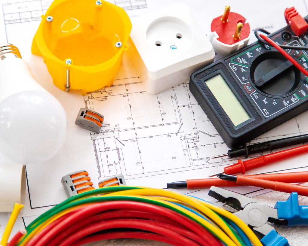 Elektroreparaturwerkzeuge im Haus.