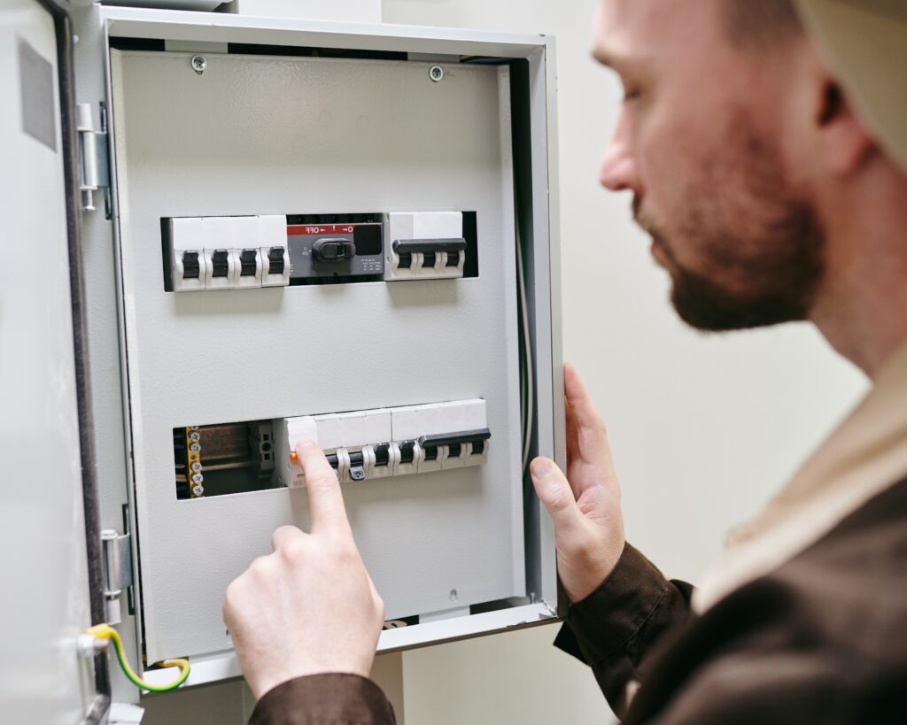 Überspannungsschutzschaltung für Klimaanlagen.